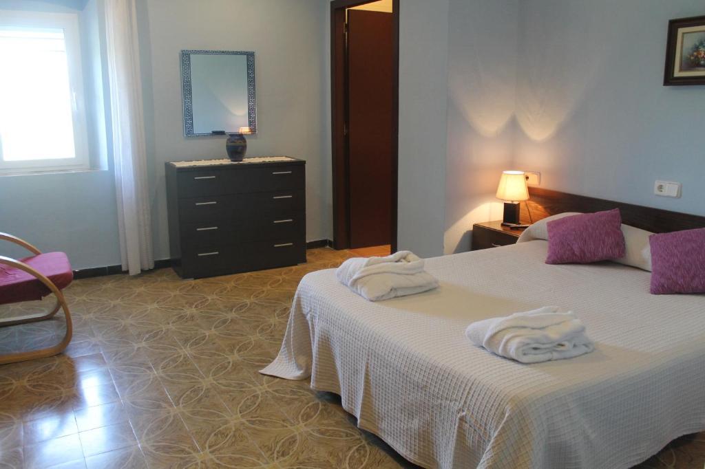 Hostal Can Bassalis Палс Екстериор снимка