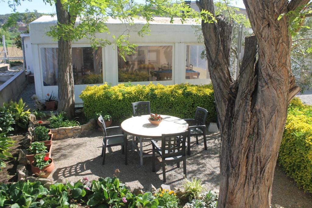 Hostal Can Bassalis Палс Екстериор снимка
