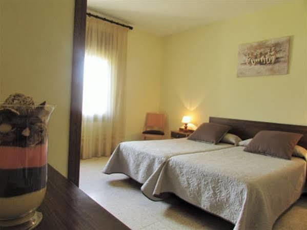 Hostal Can Bassalis Палс Екстериор снимка